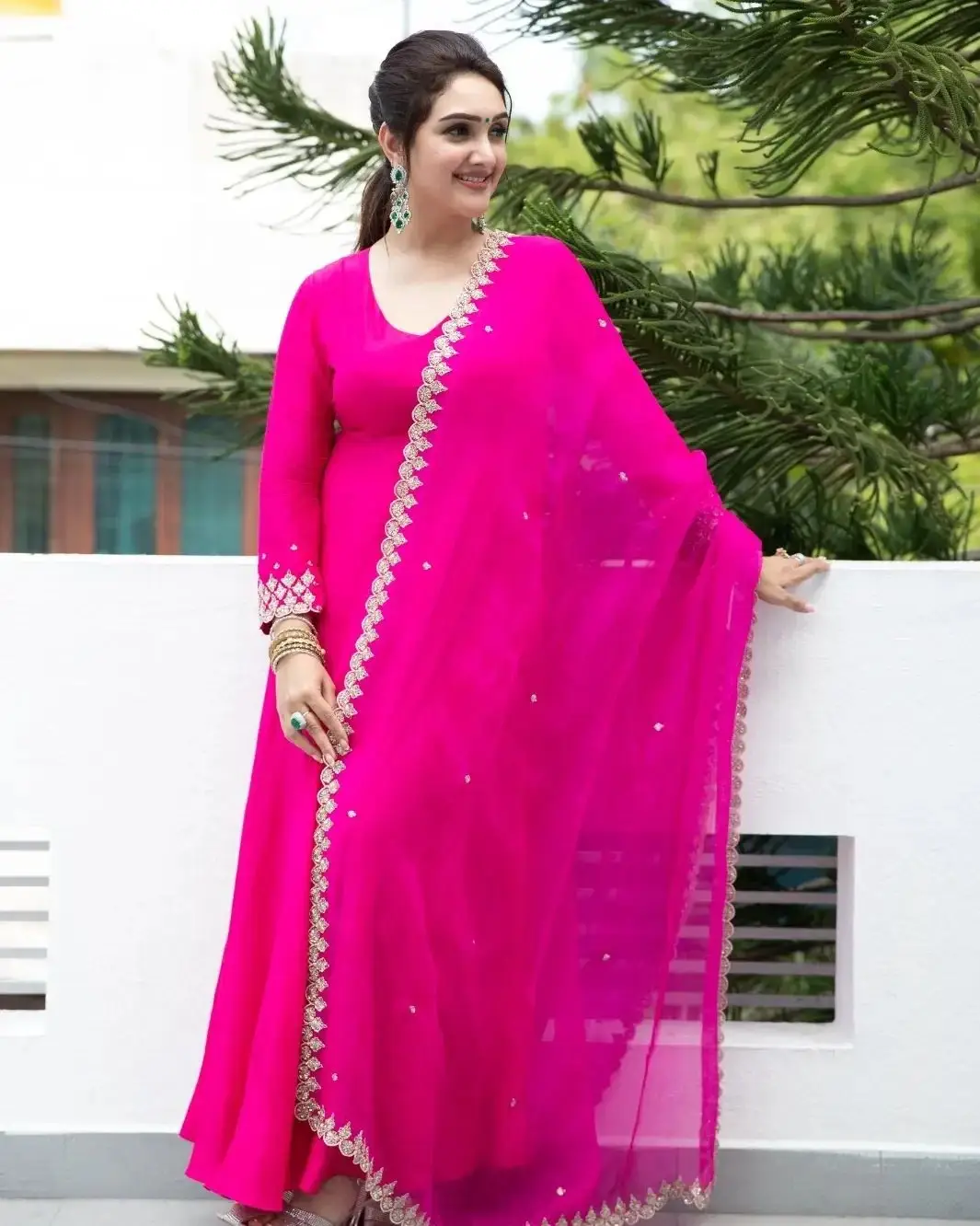 SRIDEVI VIJAYKUMAR IN PINK DRESS 4